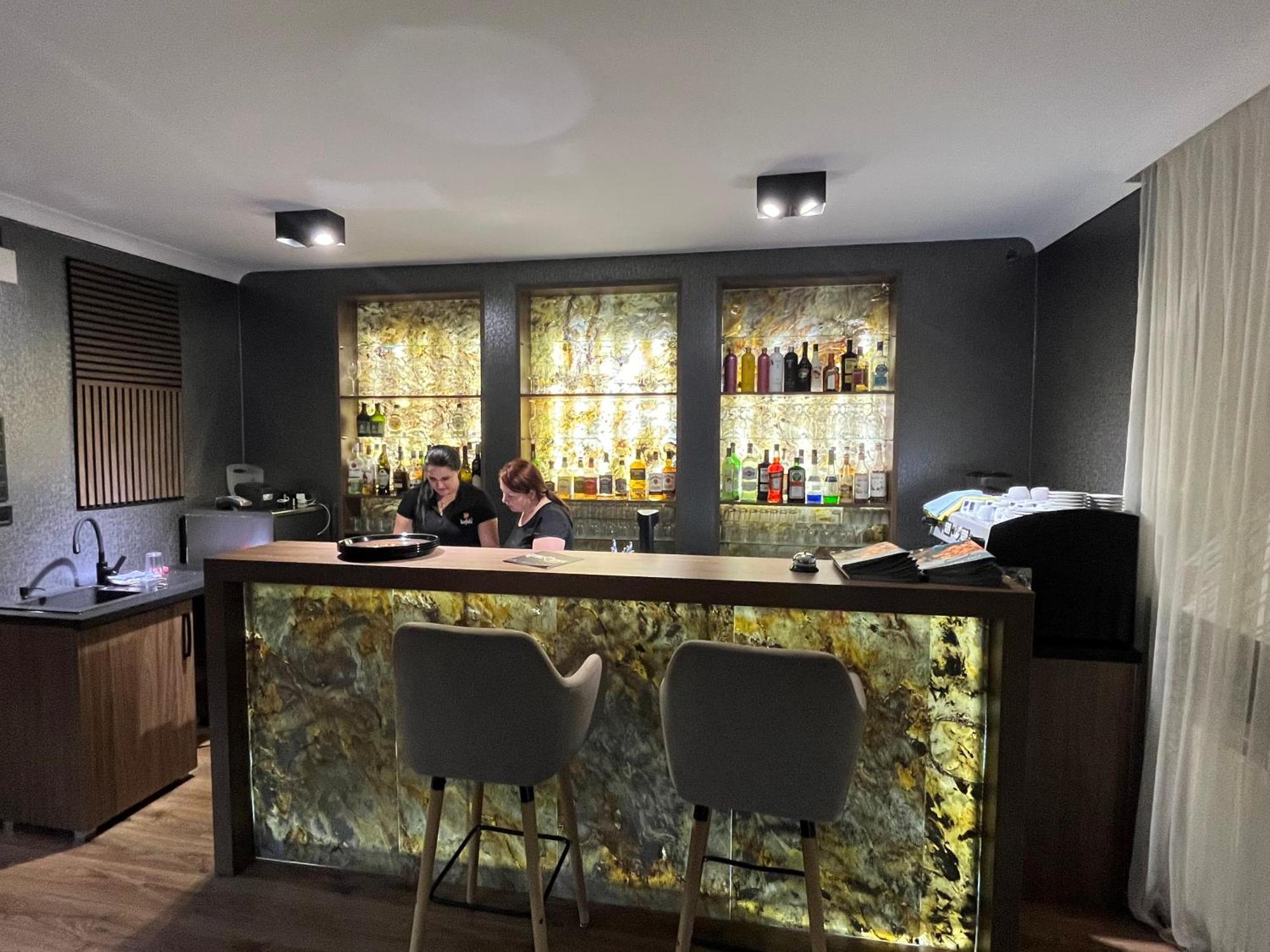 Las Palmas Rooms Štúrovo Zewnętrze zdjęcie