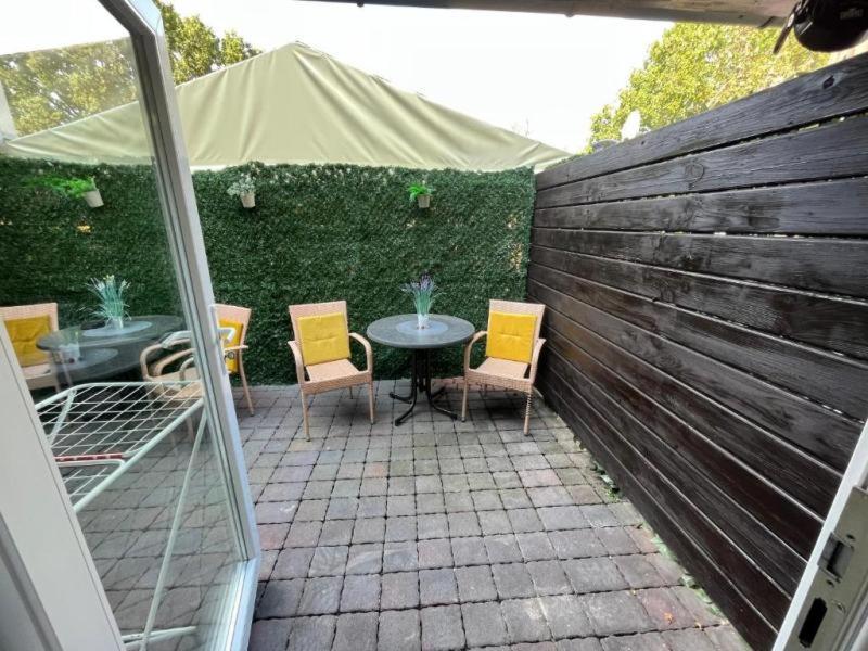 Las Palmas Rooms Štúrovo Zewnętrze zdjęcie